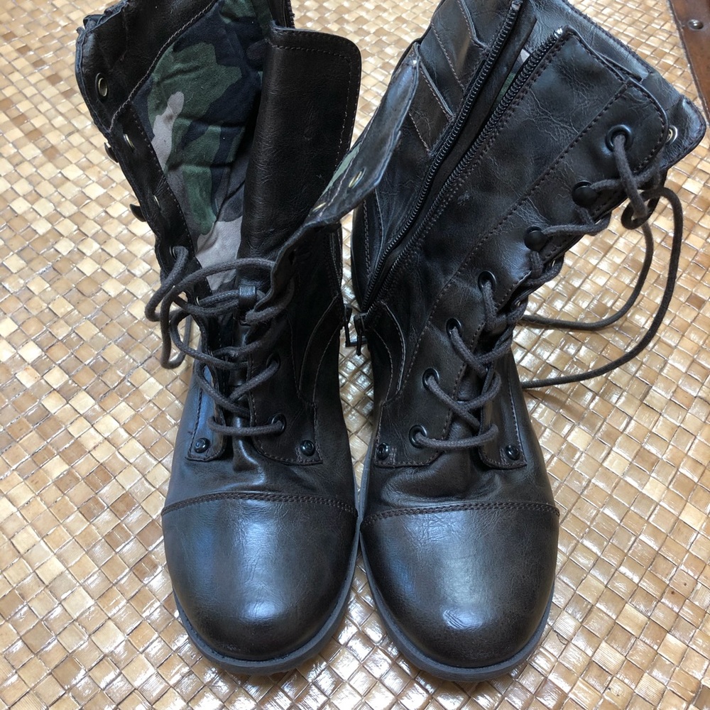 GUESS GGBRUZE women’s combat boots